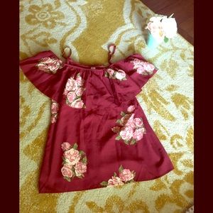 No Boundaries cold shoulder top